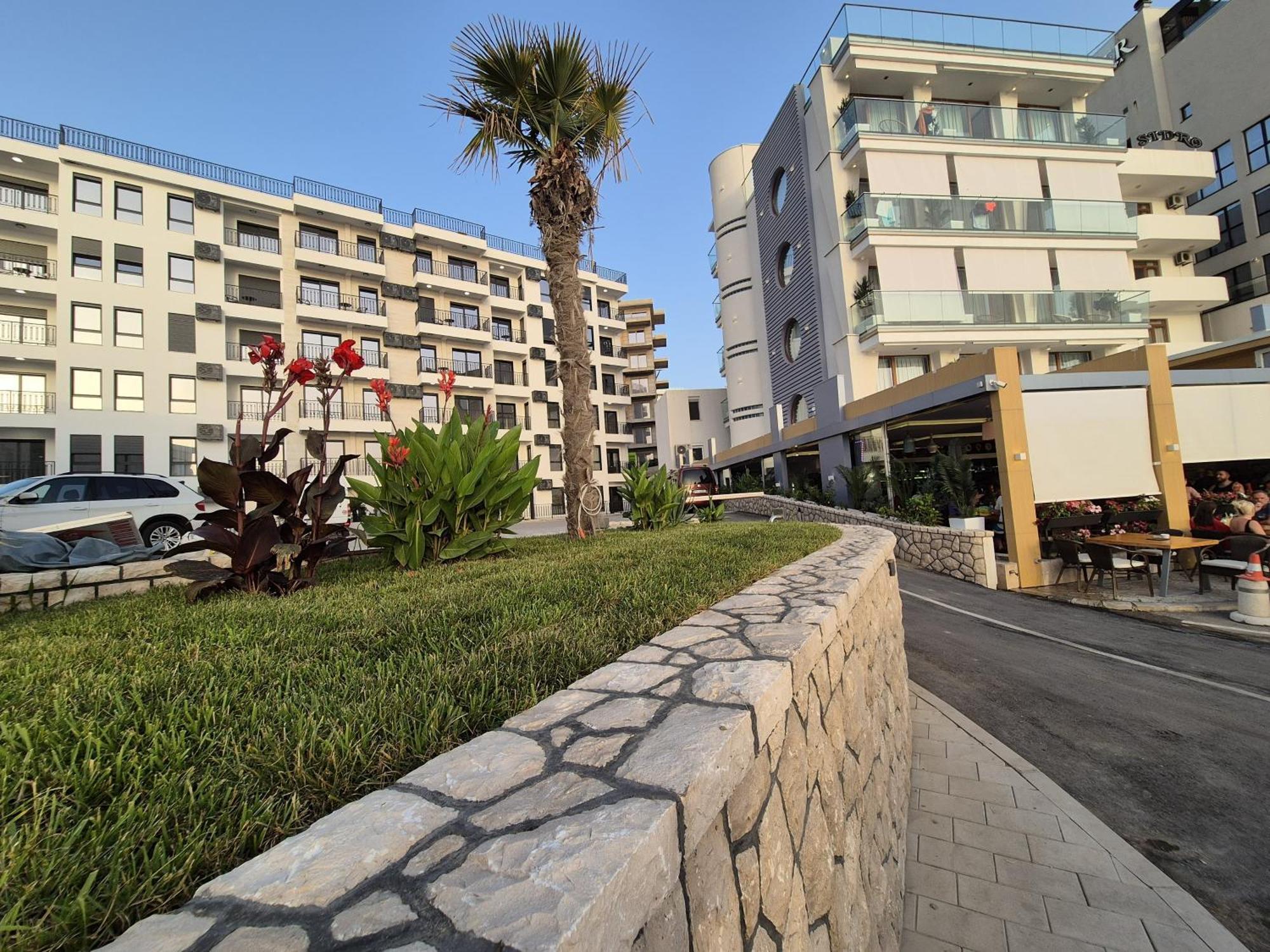 Vienna Luxury Apartments Dobra Voda Bagian luar foto