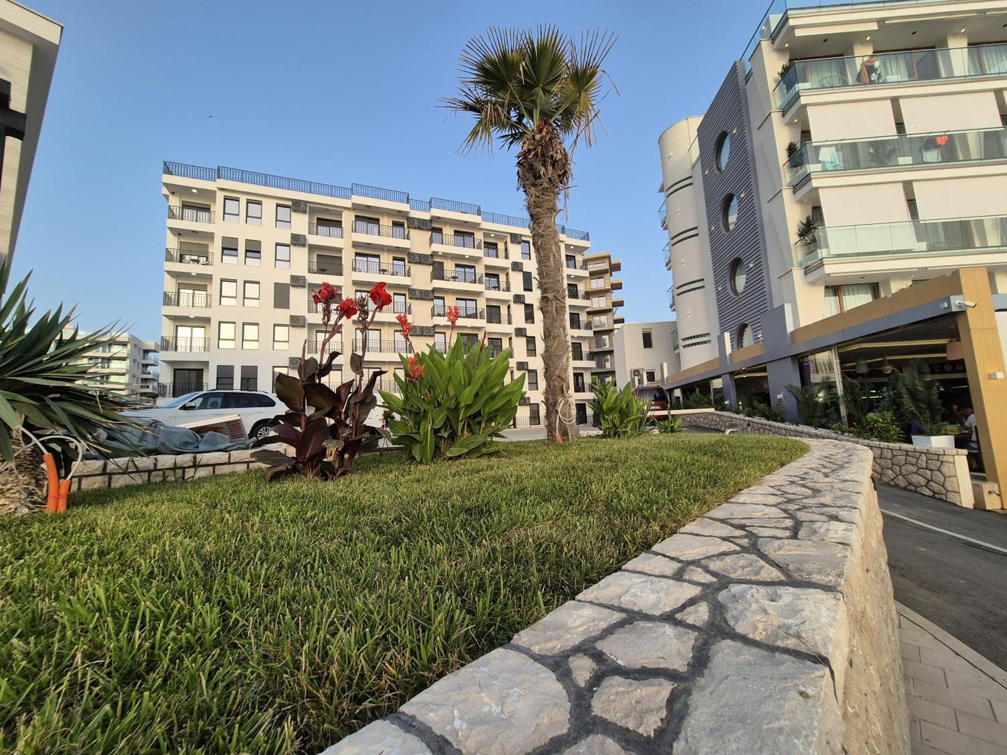 Vienna Luxury Apartments Dobra Voda Bagian luar foto