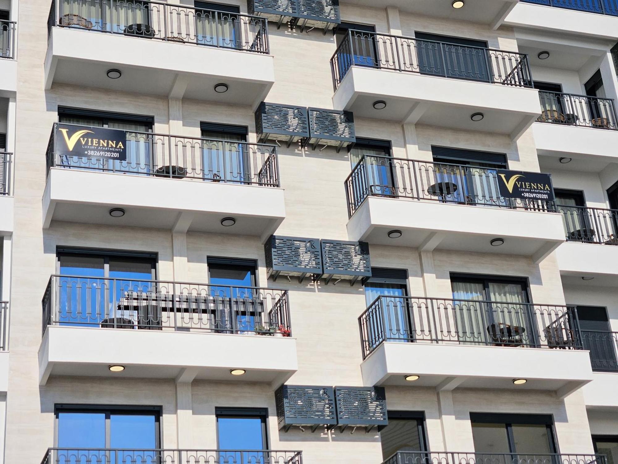 Vienna Luxury Apartments Dobra Voda Bagian luar foto