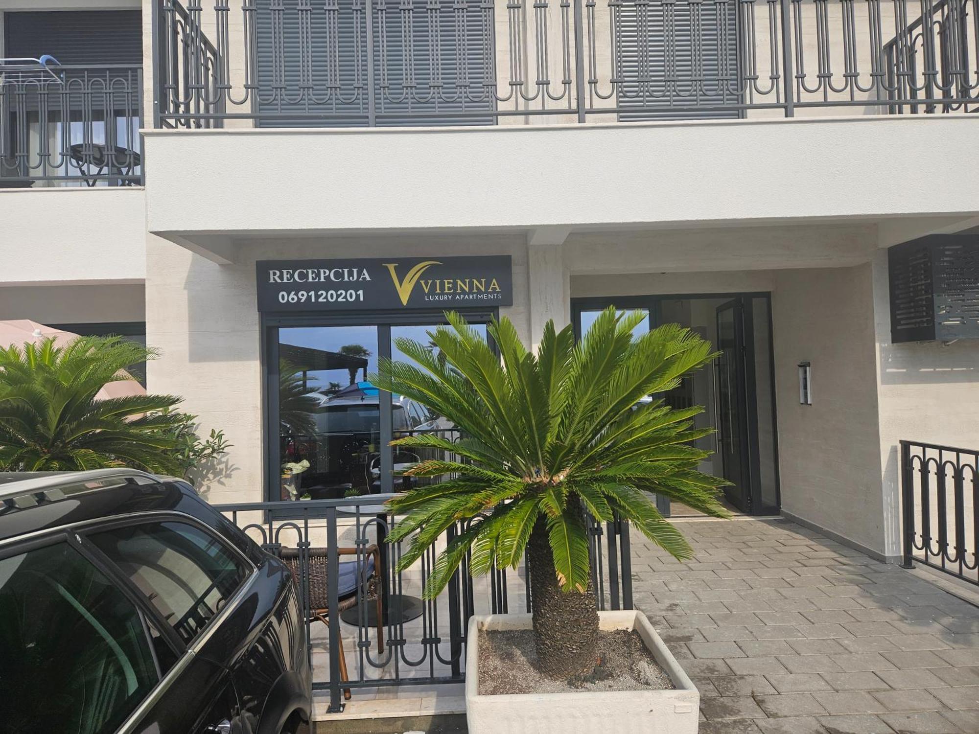 Vienna Luxury Apartments Dobra Voda Bagian luar foto