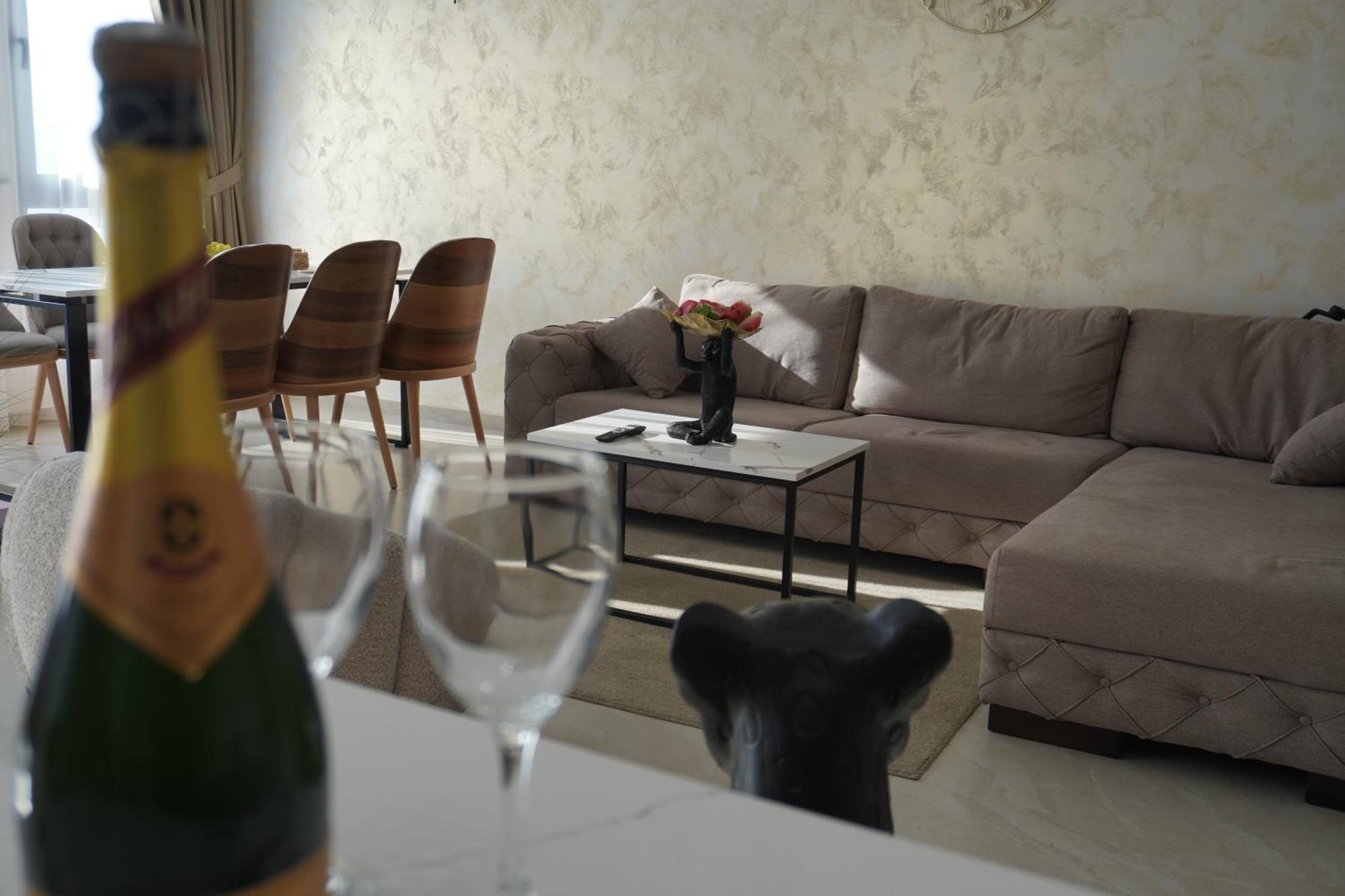 Vienna Luxury Apartments Dobra Voda Bagian luar foto