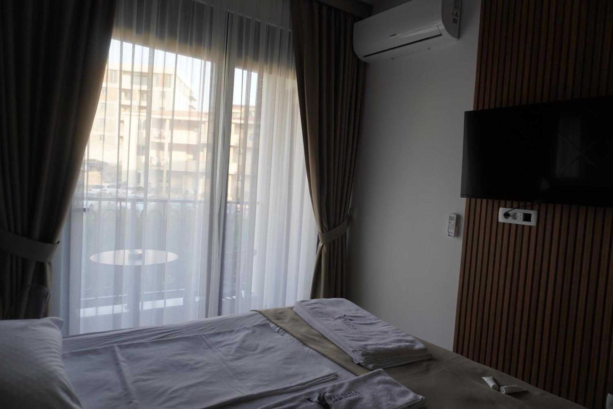 Vienna Luxury Apartments Dobra Voda Bagian luar foto
