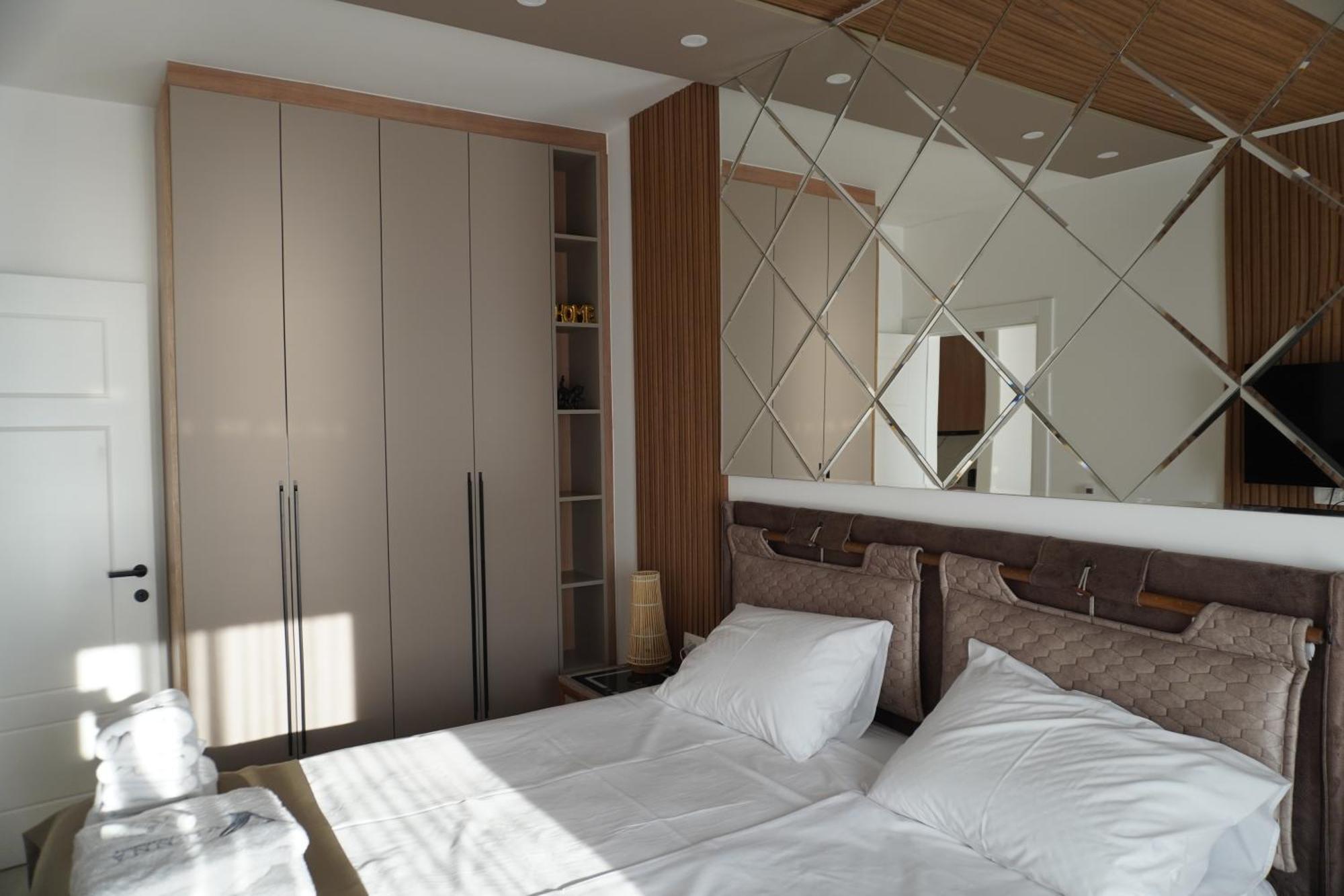 Vienna Luxury Apartments Dobra Voda Bagian luar foto