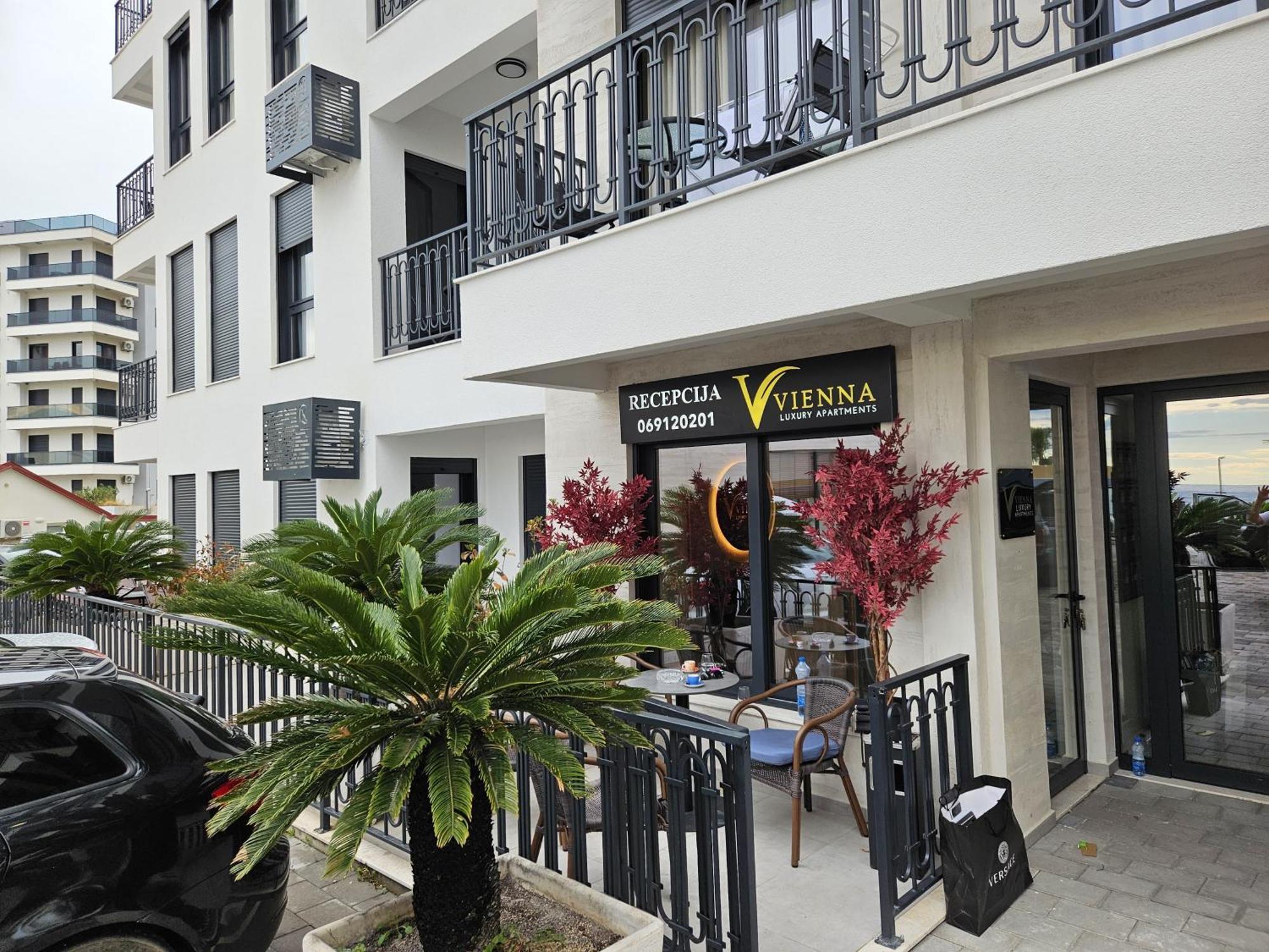 Vienna Luxury Apartments Dobra Voda Bagian luar foto